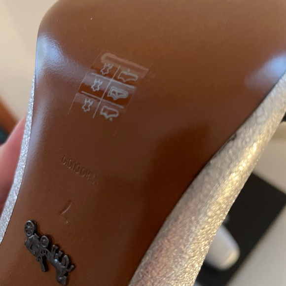 Coach Silver Heels - Picture 4 of 5